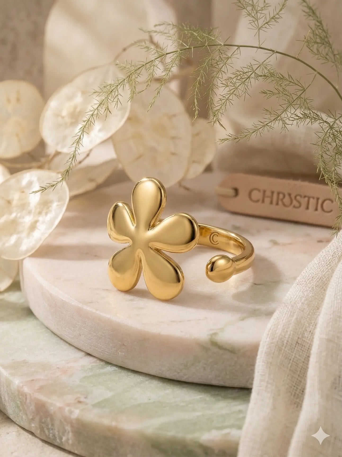 Daisy Petal Statement Ring