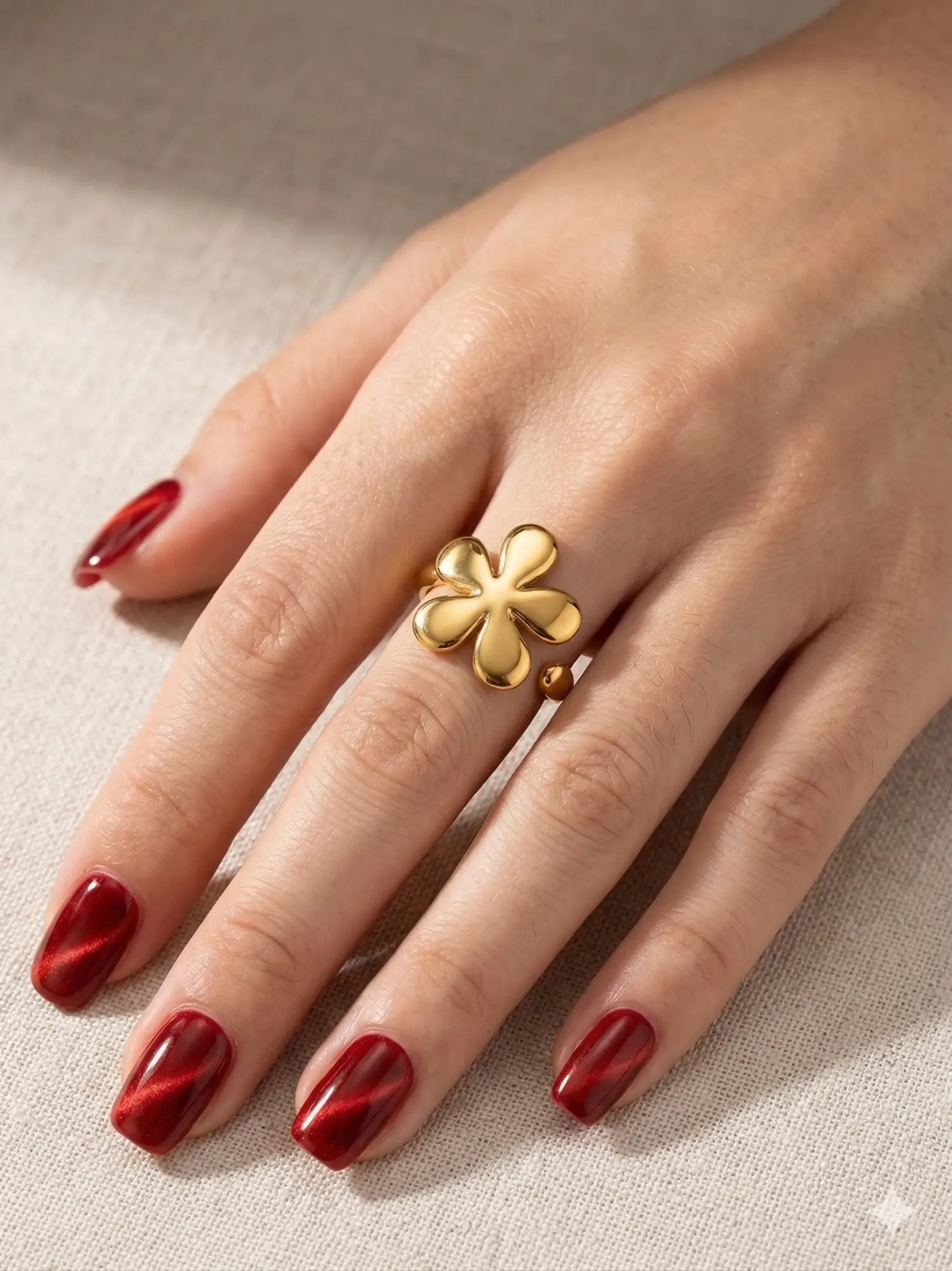 Daisy Petal Statement Ring