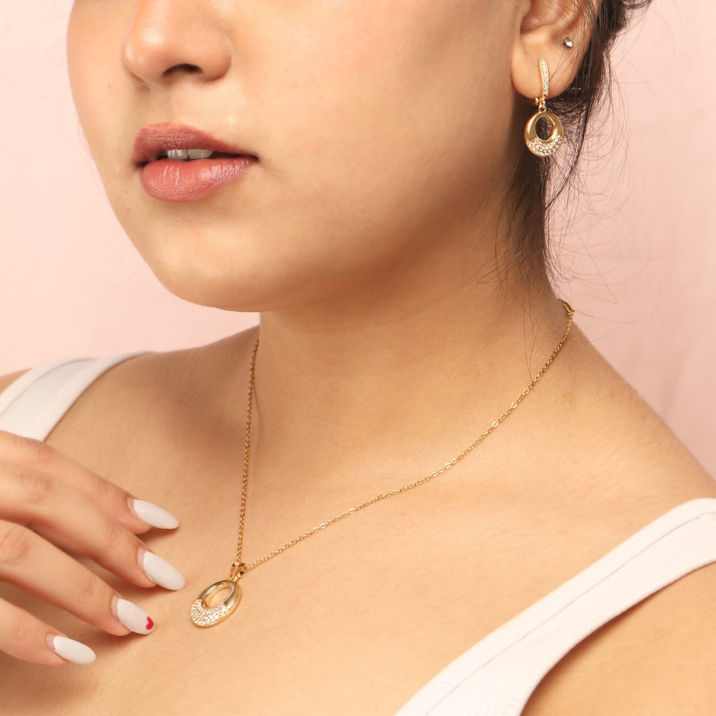 Shimmering Ring Pendant Set