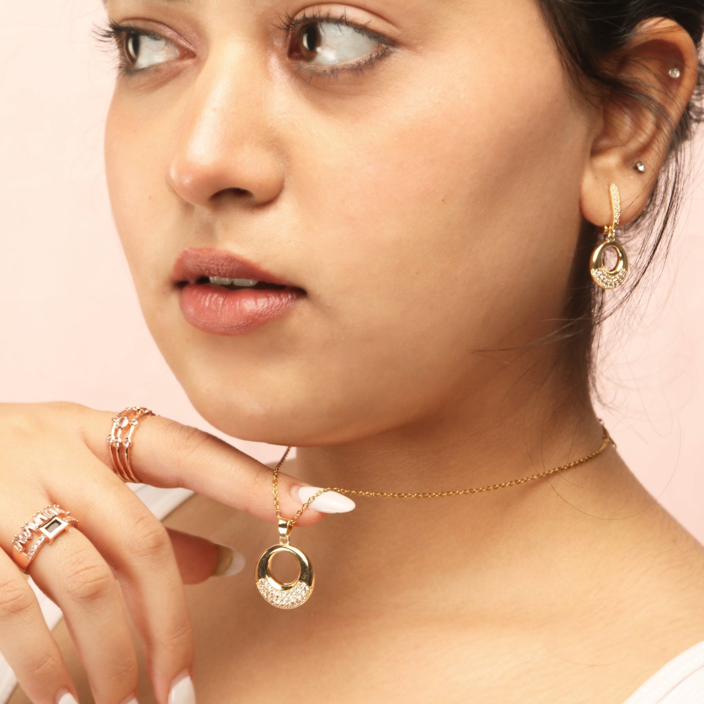 Shimmering Ring Pendant Set