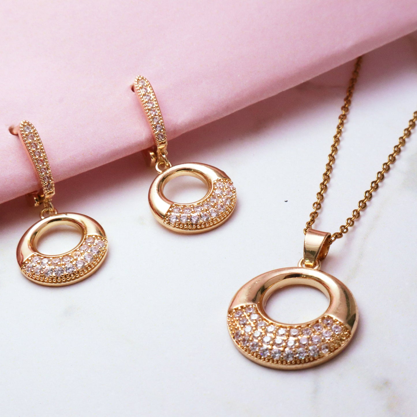 Shimmering Ring Pendant Set