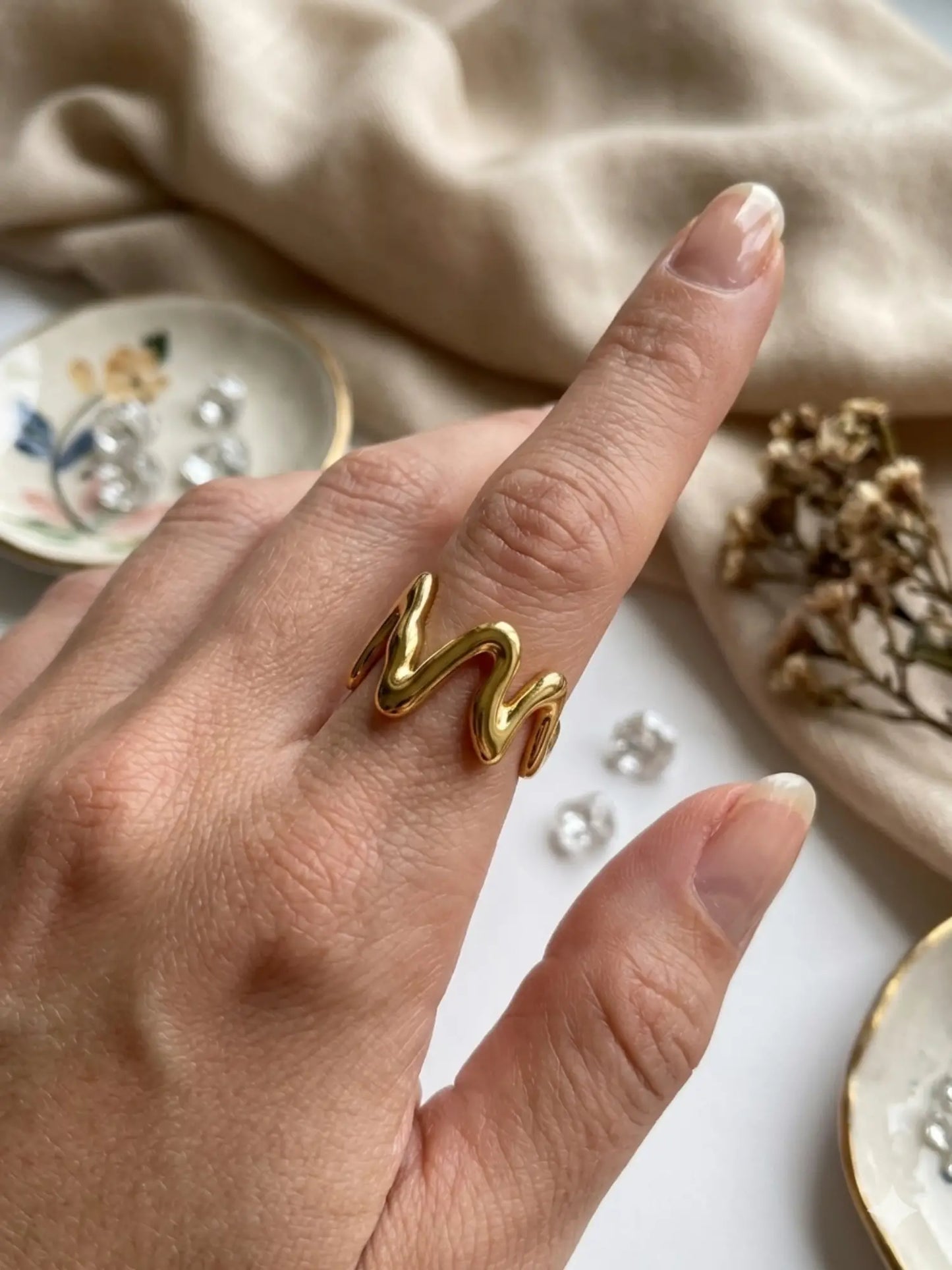 Lyra Wavy Statement Band